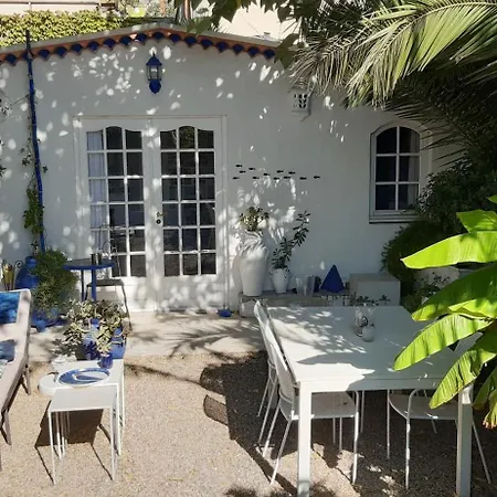 Holiday home Maison Et Terrasse Dans Le Jardin Du Chateau De Gaillard Marseille