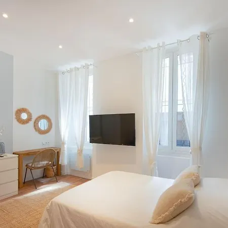 Longchamp Grand T2 De Gamme Terrasse Apartment
