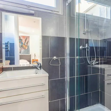 Cozy 1 Bedroom In La Plaine District Apartment