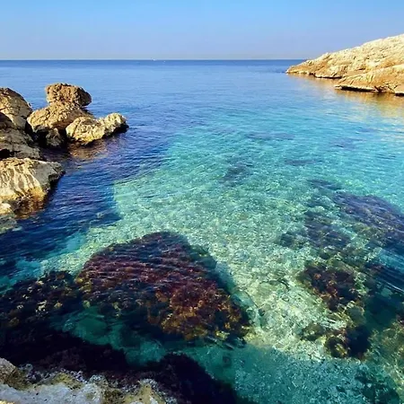 La Petite Calanque Bed & Breakfast *