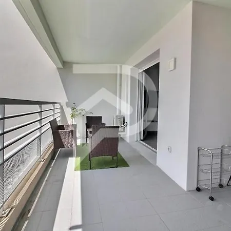 Apparemment T2 En Calme Fermee Apartament