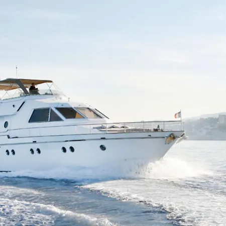 Yacht Idealement Situe Au Coeur Du Vieux-port 马赛