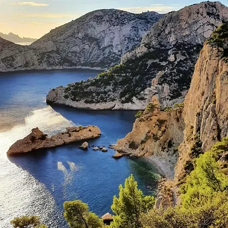 Maison Chaleureuse Au Coeur Des Calanques De + Jardin. Marseille
