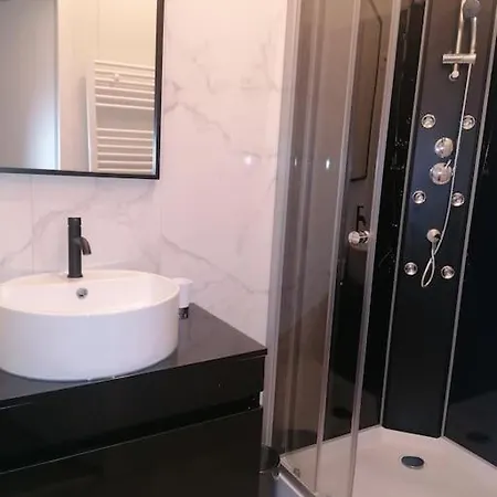 Apartment Grand 5 Avec Jacuzzi Exterieur Privee *