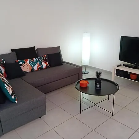 Bas De Avec Jardin Et Piscine Proche Plages Calanques Apartment *
