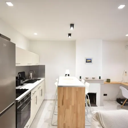 Apartment 37 M With Garden In Marseilles