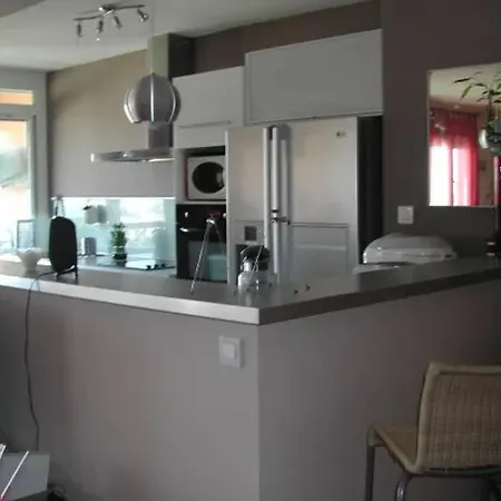 Apartment A Terrasse / 70m² + Parking Prive Marseille