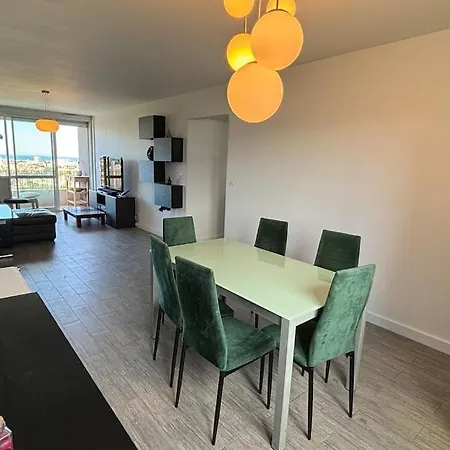 Vue Sans Vis-a-vis Apartment