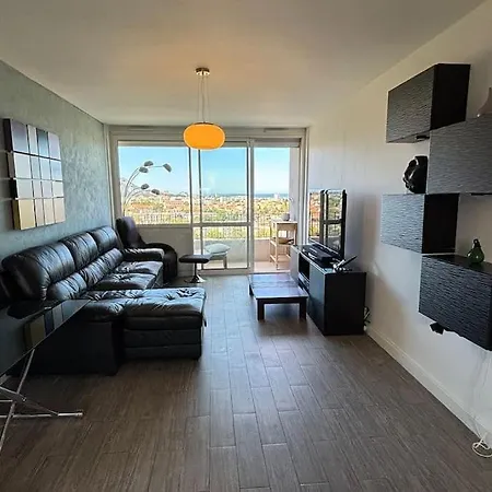 Vue Sans Vis-a-vis Apartment
