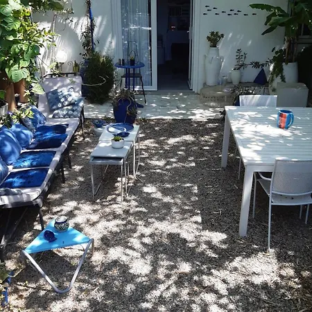 Maison Et Terrasse Dans Le Jardin Du Chateau De Gaillard Holiday home *