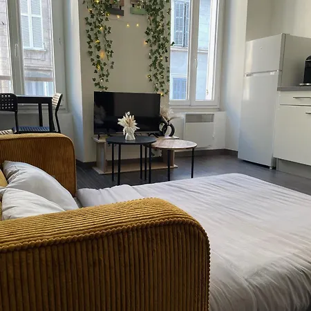 Cosy Centre Wifi Apartment *