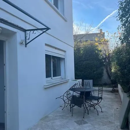 Bas De Avec Grande Piscine Апартаменты