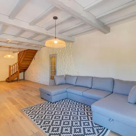 Holiday home Charmante Maison Sur