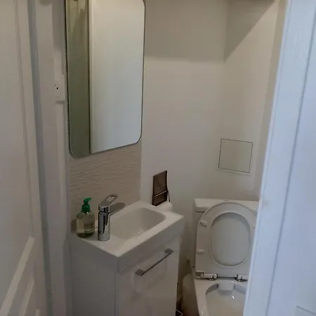 Appartement Quartier Le Plus Animé De La Plaine Cours Julien Chambre Privé Dans *