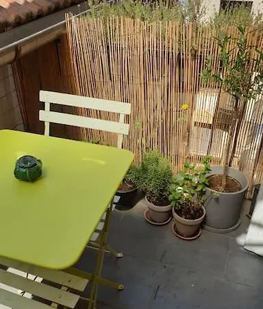Mon Jardin Secret Marseillais Avec Terrasse Dans Le Quartier Cool Du Monde Marseilles