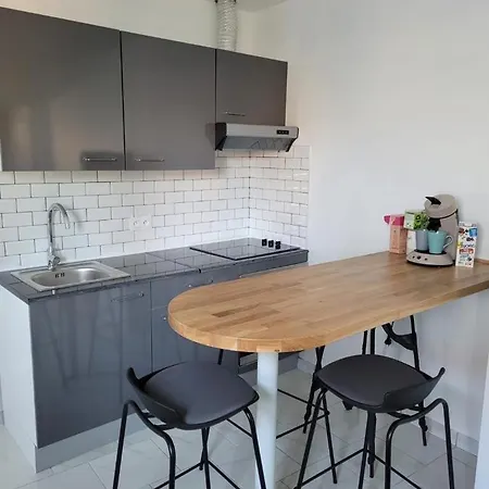 Maisonnette Recente Avec Piscine Guest house Marseille