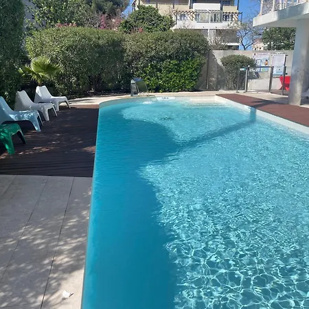 Prado Piscine Terrasse * Марсель