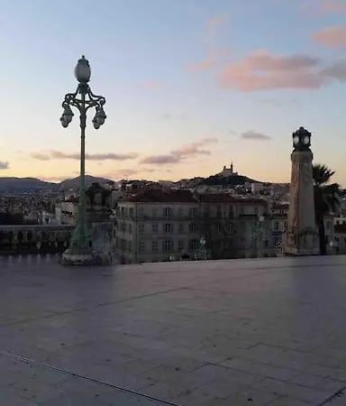 Amazing! Very Large Ideally Located Apartment *