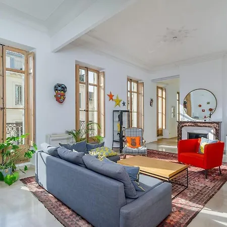 Amazing! Very Large Ideally Located Marseille