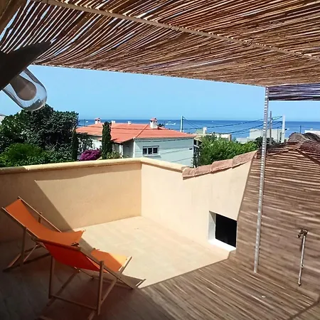 Penthouse 2 Pieces Avec Terrasse Vue A 150 M De La * Marseille
