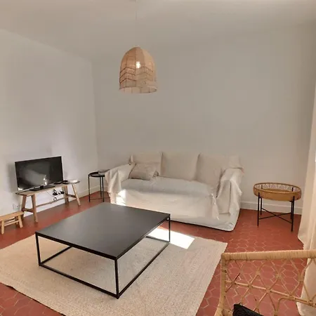 Apartment Spacious T3 In The Heart Of