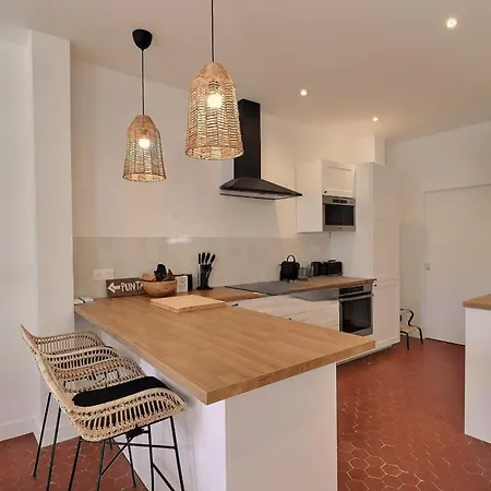 Apartment Spacious T3 In The Heart Of *