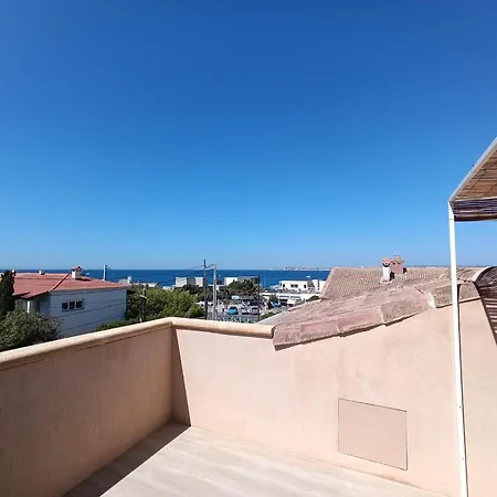 Penthouse 2 Pieces Avec Terrasse Vue A 150 M De La * Marseille