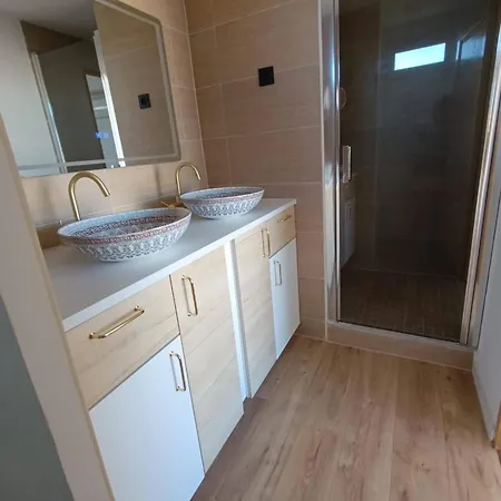 Penthouse 2 Pieces Avec Terrasse Vue A 150 M De La Marseille
