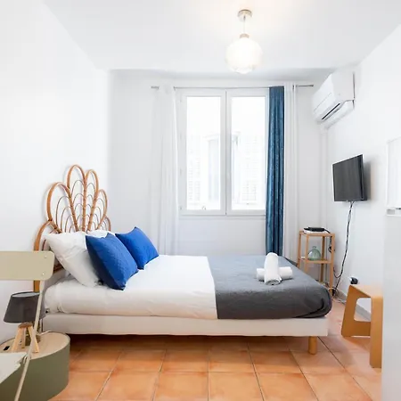 Le Petit Panier Bed & Breakfast