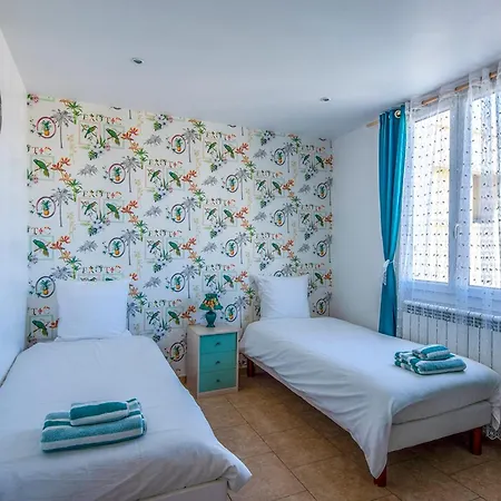 Apartment Bright Flat Close To The