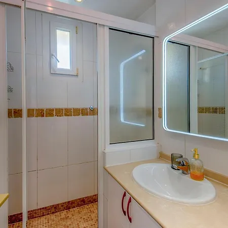 Bright Flat Close To The Apartment *