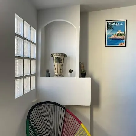 Ma Fenetre Sur Le Vieux Port! *