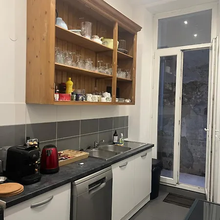 Spacieux T4 Avec Cours Privee Appartement