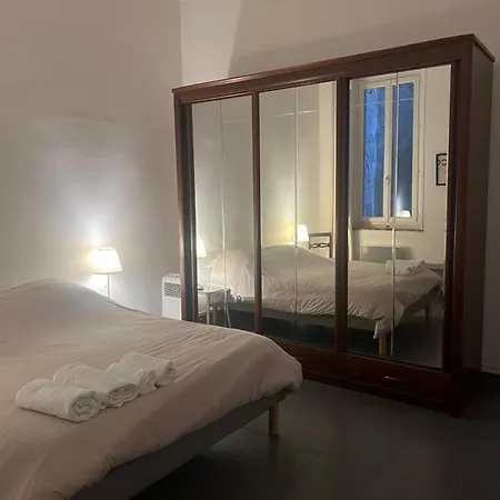Spacieux T4 Avec Cours Privee Appartement *