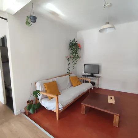 Sunny And Fully Furnished Duplex In * Марсель