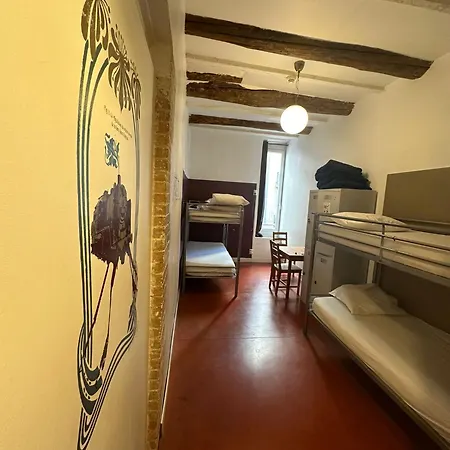 Vertigo Vieux-port Hostel