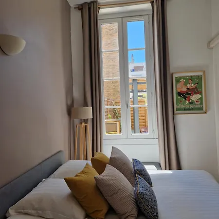 Superbe 2 Pièces Avec Grande Terrasse, Classé *** *