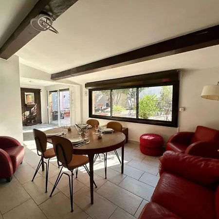 Holiday home Casa Terra Rossa Le Confort Creatif Au Coeur De Marseille