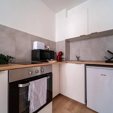 Apartment Equipe Avec Parking A 5min A Pied De La Gare St Charles Marseille