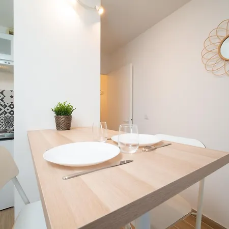 Equipe Avec Parking A 6min A Pied De La Gare St Charles * Marseille