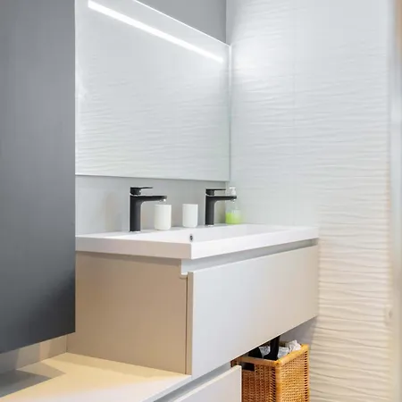 Queen Avec Jardin, Piscine Et Chauffe Interieur - 15 Couchages * Marseille