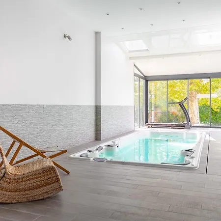 Queen Avec Jardin, Piscine Et Chauffe Interieur - 15 Couchages Villa *