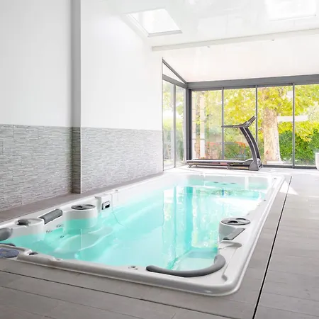 Queen Avec Jardin, Piscine Et Chauffe Interieur - 15 Couchages *