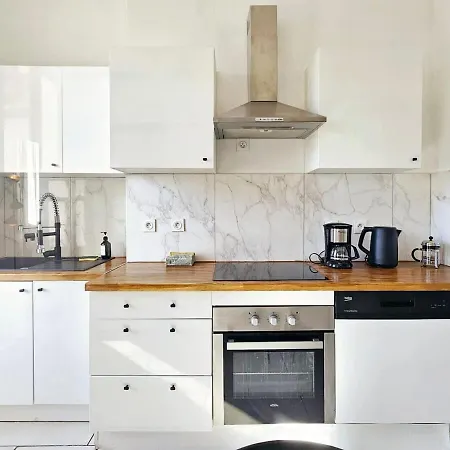 Seduisant 3 Avec Vue Sur Le Vieux-port Et Proche Du Panier Appartement Marseilles