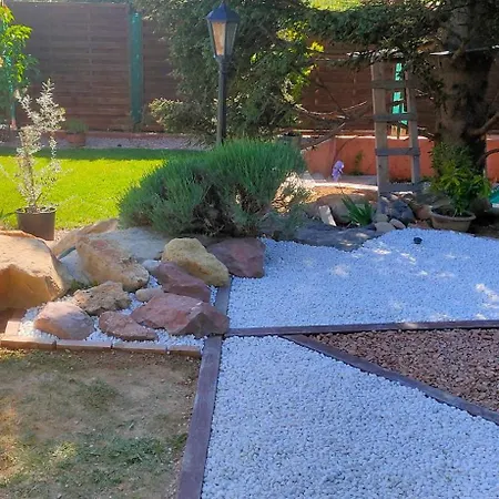 Villa 140 M2 Piscine Jardin 5 Personnes Et Un Bebe
