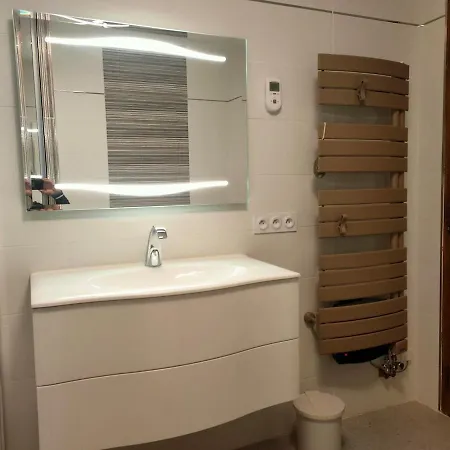 140 M2 Piscine Jardin 5 Personnes Et Un Bebe Villa