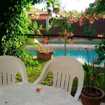 140 M2 Piscine Jardin 5 Personnes Et Un Bebe Marseille