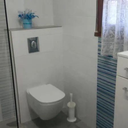 140 M2 Piscine Jardin 5 Personnes Et Un Bebe