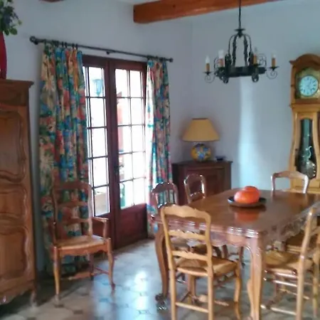 Villa 140 M2 Piscine Jardin 5 Personnes Et Un Bebe Marseille