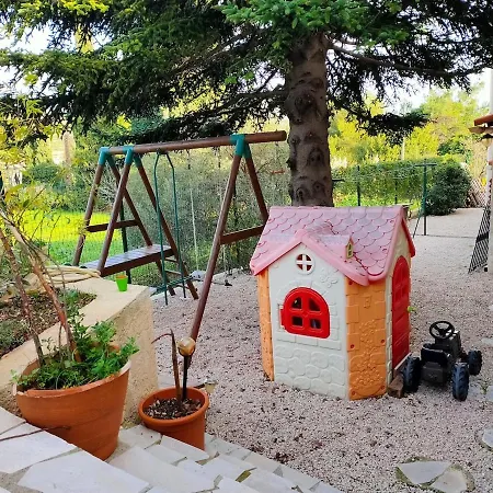 140 M2 Piscine Jardin 5 Personnes Et Un Bebe Villa Marseille